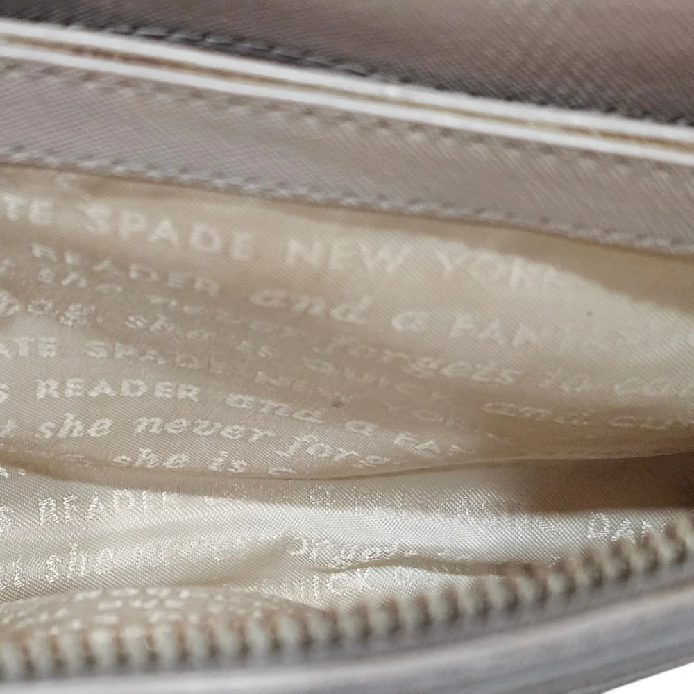 Kate Spade Storybook Fairmount Square Carolyn Crossbody Purse. In Used Condition - Picture 9 of 9